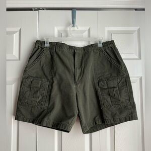 Men’s Savane Brand Olive Green Cargo Shorts.